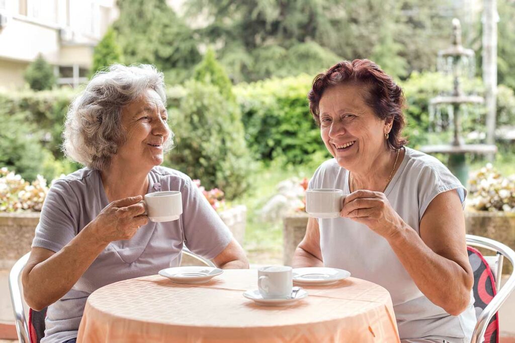Proveer at Quail Creek | Senior women drinking coffee and talking