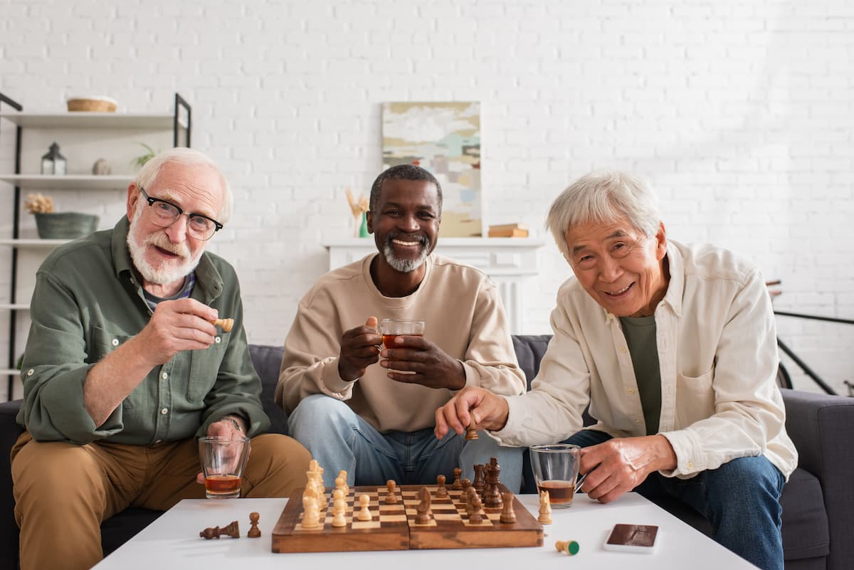 Proveer at Quail Creek | Activities for seniors in Oklahoma City - a group of seniors plays chess together